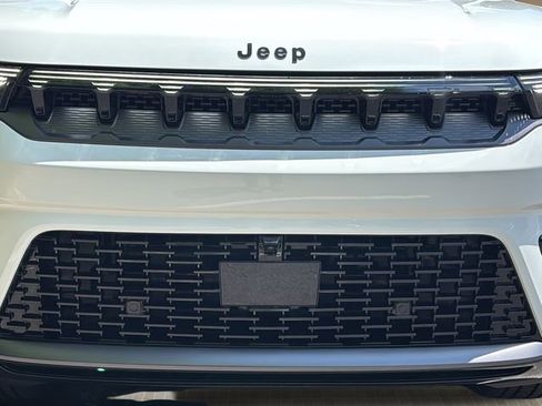New 2026 Jeep Grand Wagoneer L Limited AWD/4WD image 24