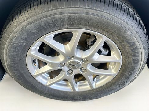 Used 2024 Chrysler Pacifica Touring-L FWD image 11