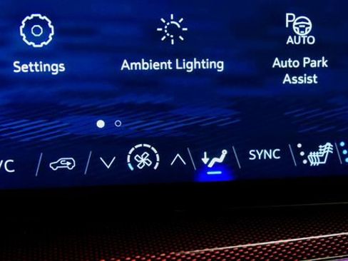 Used 2024 Chevrolet Traverse RS image 28