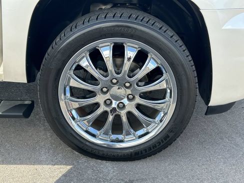 Used 2014 GMC Yukon Denali AWD/4WD image 9