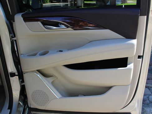 Used 2015 Cadillac Escalade ESV Premium image 22