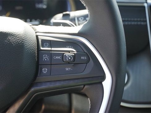 New 2025 Jeep Grand Cherokee L Laredo w/ Luxury Tech Group I image 29