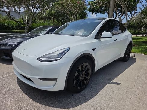 Used 2023 Tesla Model Y Long Range AWD/4WD image 16