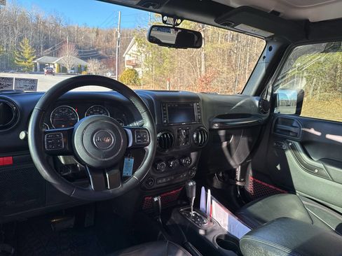 Used 2018 Jeep Wrangler Unlimited Rubicon image 11