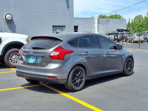 Used 2014 Ford Focus SE w/ SE Winter Package FWD image 2