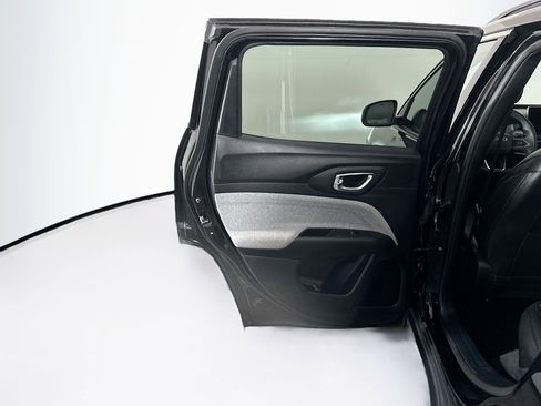 Used 2024 Jeep Compass Latitude image 26