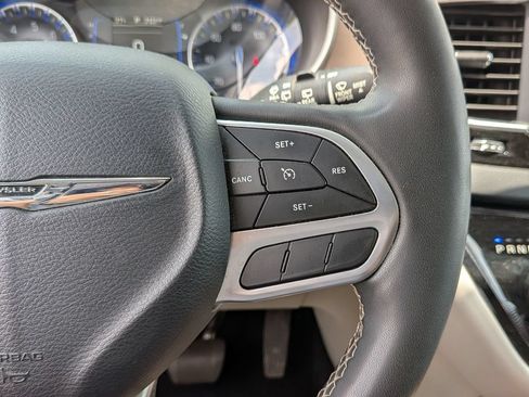 Used 2023 Chrysler Voyager LX FWD image 17