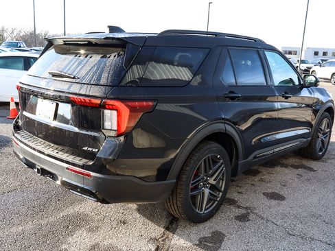 Used 2025 Ford Explorer ST-Line w/ ST-Line Street Pack image 4