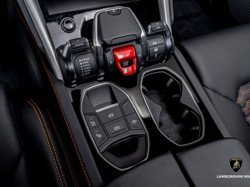 Used 2022 Lamborghini Urus image 31