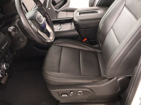 Used 2024 GMC Yukon XL Denali w/ Denali Reserve Package AWD/4WD image 11
