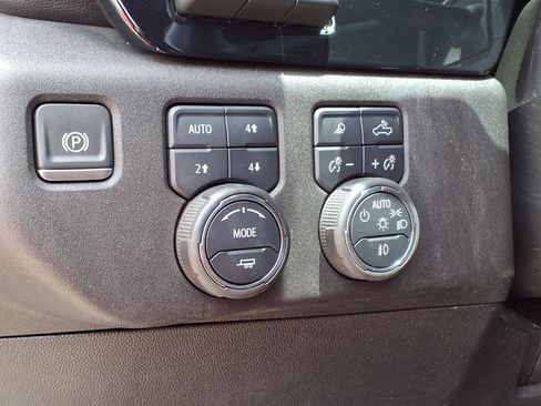 Used 2025 Chevrolet Silverado 3500 High Country w/ Technology Package AWD/4WD image 19