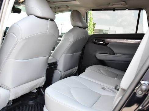 Used 2021 Toyota Highlander Limited AWD/4WD image 20