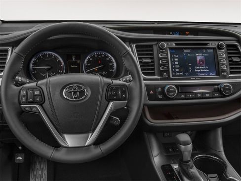 Used 2016 Toyota Highlander Limited image 4