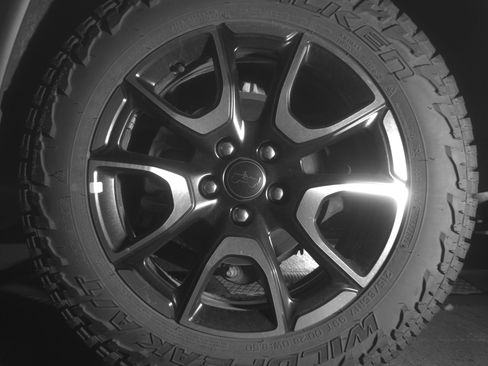 Used 2025 Jeep Compass Trailhawk AWD/4WD image 14