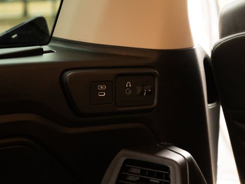 Used 2025 Honda Odyssey Elite image 47