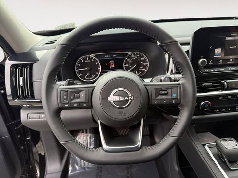 New 2025 Nissan Pathfinder SV image 17