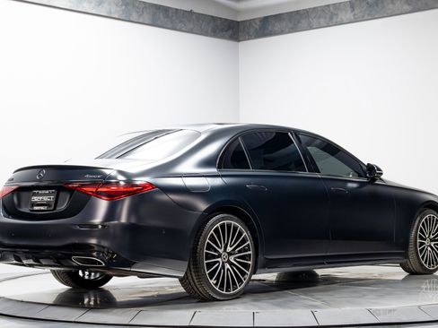 Used 2022 Mercedes-Benz S 580 4MATIC Sedan w/ AMG Line Package image 15