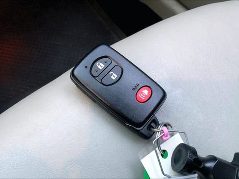 Used 2015 Toyota Prius Four FWD image 13