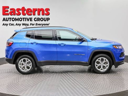 Used 2024 Jeep Compass Latitude AWD/4WD image 4
