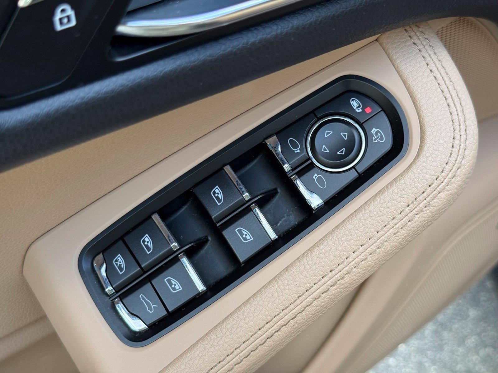 Used 2020 Porsche Macan S AWD/4WD image 19