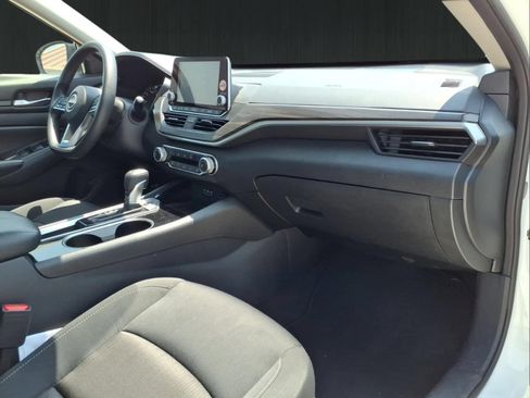 Used 2024 Nissan Altima 2.5 SV FWD image 14