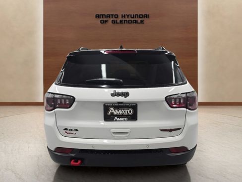 Used 2025 Jeep Compass Trailhawk AWD/4WD image 4