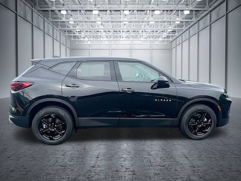Used 2025 Chevrolet Blazer LT AWD/4WD image 10