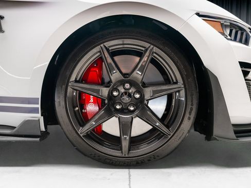 Used 2021 Ford Mustang Shelby GT500 w/ Carbon Fiber Track Pack RWD image 4