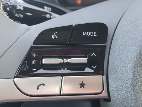 Certified 2025 Hyundai Elantra Sport image 21