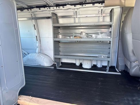Used 2019 GMC Savana 2500 w/ Enhanced Convenience Package image 18