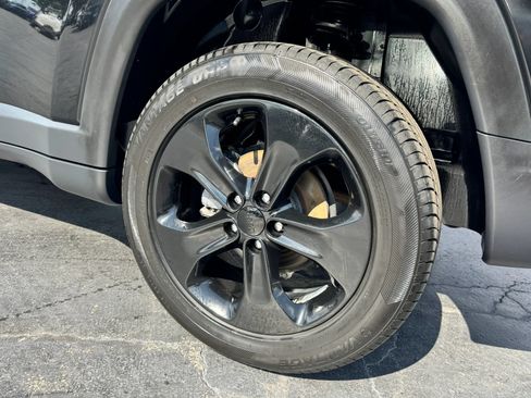 Used 2018 Jeep Compass Latitude w/ Popular Equipment Group AWD/4WD image 36