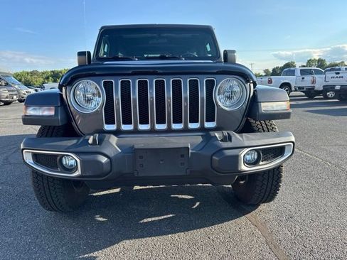 Used 2019 Jeep Wrangler Unlimited Sahara w/ Cold Weather Group AWD/4WD image 18