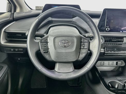 Used 2025 Toyota Prius LE FWD image 18