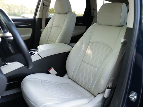 Used 2024 Buick Enclave Avenir w/ Avenir Technology Package FWD image 24