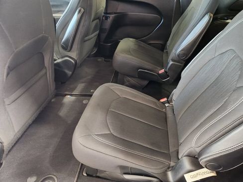 Used 2019 Chrysler Pacifica Touring Plus w/ S Appearance Package FWD image 31