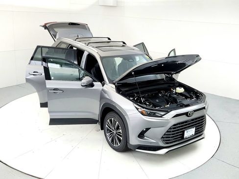 Used 2025 Toyota Grand Highlander AWD Hybrid image 17