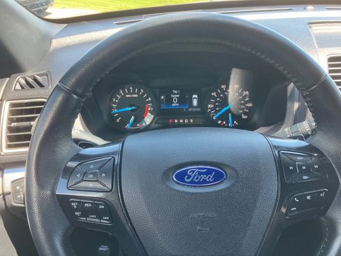 Used 2017 Ford Explorer XLT AWD/4WD image 15