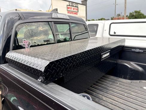 Used 2018 Toyota Tacoma SR w/ SR Convenience Package image 27