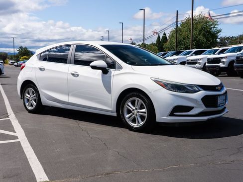 Used 2018 Chevrolet Cruze LT w/ Convenience Package FWD image 5