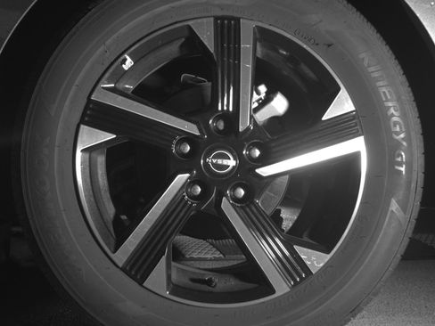 Used 2025 Nissan Sentra SV FWD image 14
