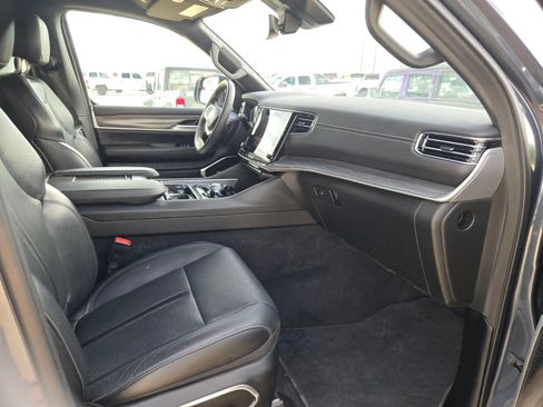 Used 2024 Jeep Wagoneer L Series II w/ Flexible Seating Group RWD image 25