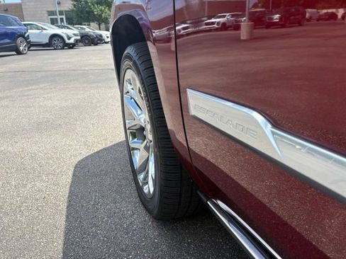 Used 2020 Cadillac Escalade ESV Premium Luxury AWD/4WD image 15