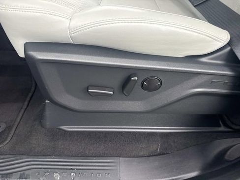 Used 2025 Ford Expedition Max Platinum image 27