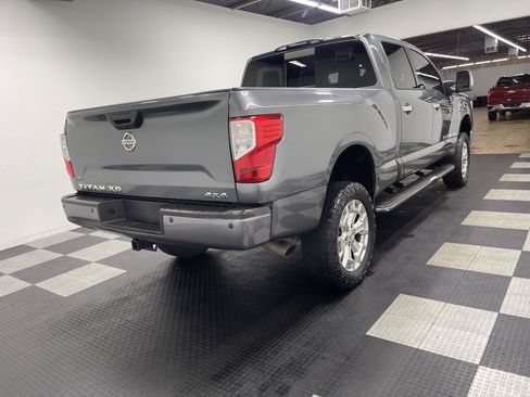 Used 2016 Nissan Titan SL image 5