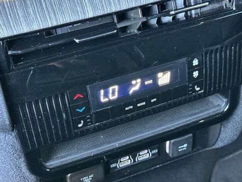 Used 2023 Jeep Wagoneer L Series III w/ Preferred Equipment Group AWD/4WD image 45