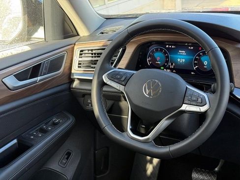 New 2026 Volkswagen Atlas SE image 9