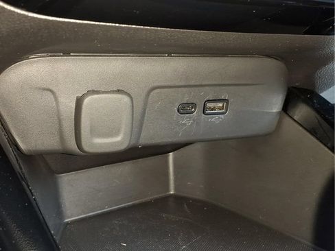 Used 2025 Chevrolet Trax LT FWD image 16