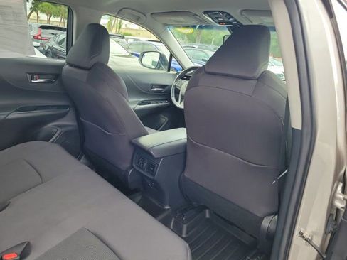 Used 2021 Toyota Venza LE AWD/4WD image 10