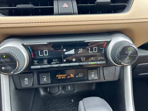 Used 2022 Toyota RAV4 XLE w/ Convenience Package AWD/4WD image 17