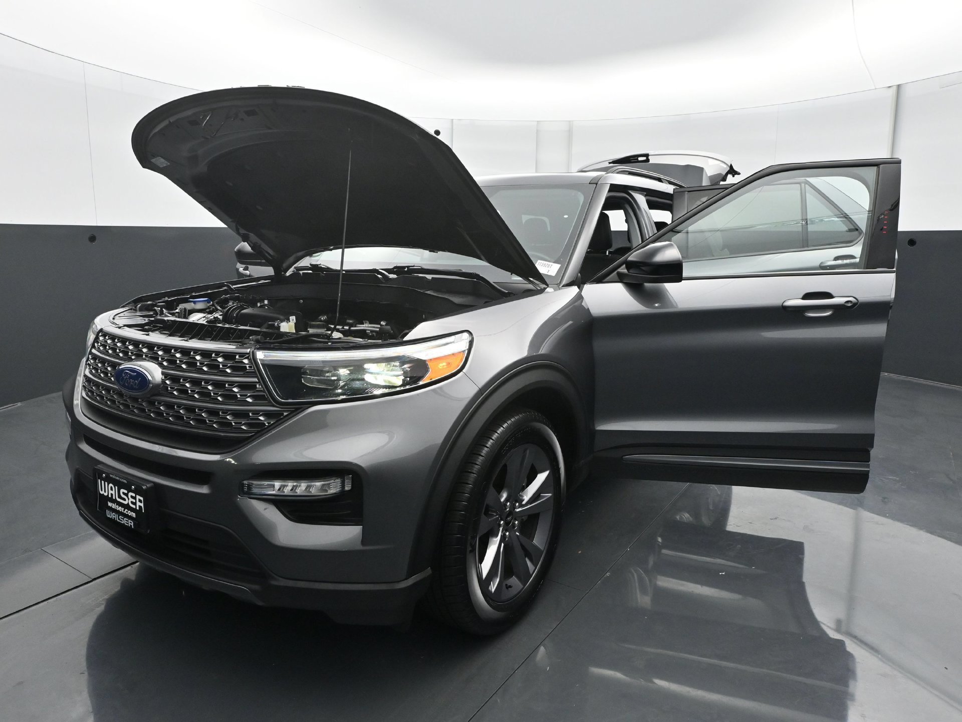 Used 2022 Ford Explorer XLT w/ Equipment Group 202A AWD/4WD image 31